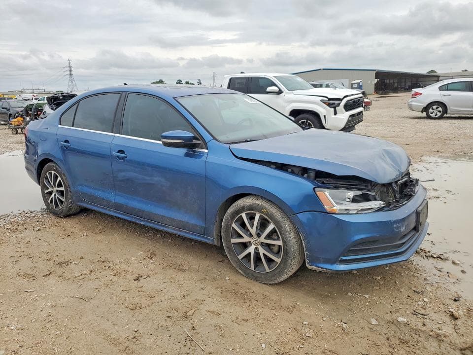2017 VOLKSWAGEN JETTA SE 4