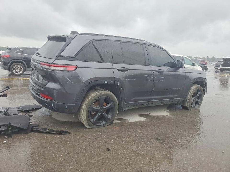 2023 JEEP GRAND CHEROKEE LAREDO 3