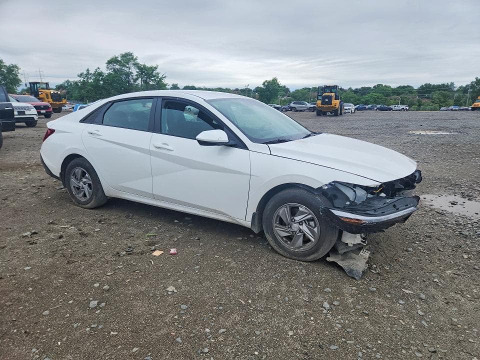 2025 HYUNDAI ELANTRA SE 4