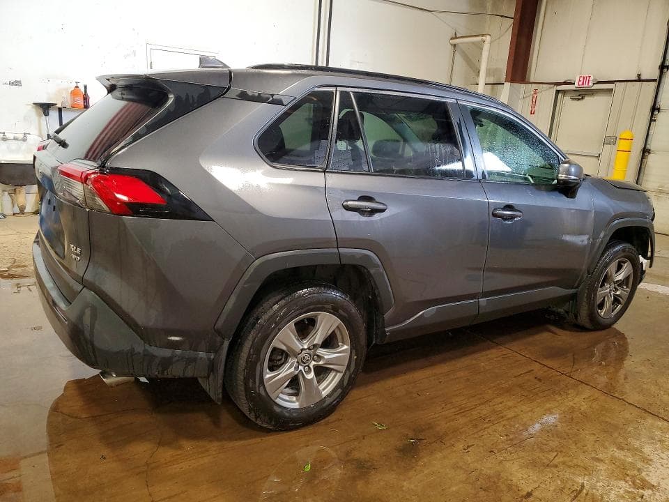 2024 TOYOTA RAV4 XLE 3