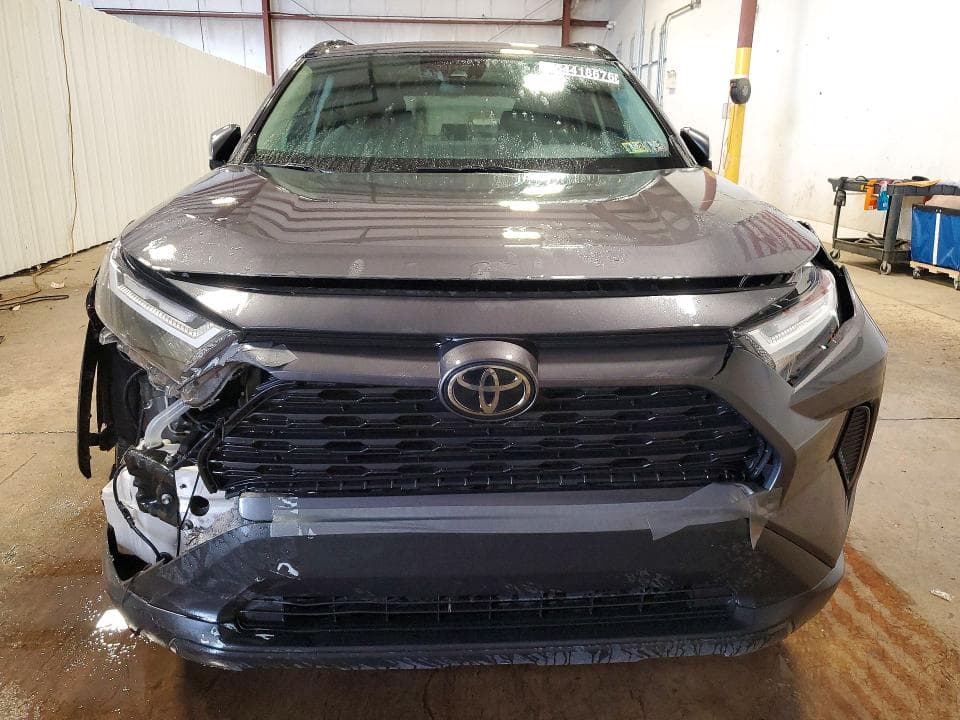 2024 TOYOTA RAV4 XLE 5