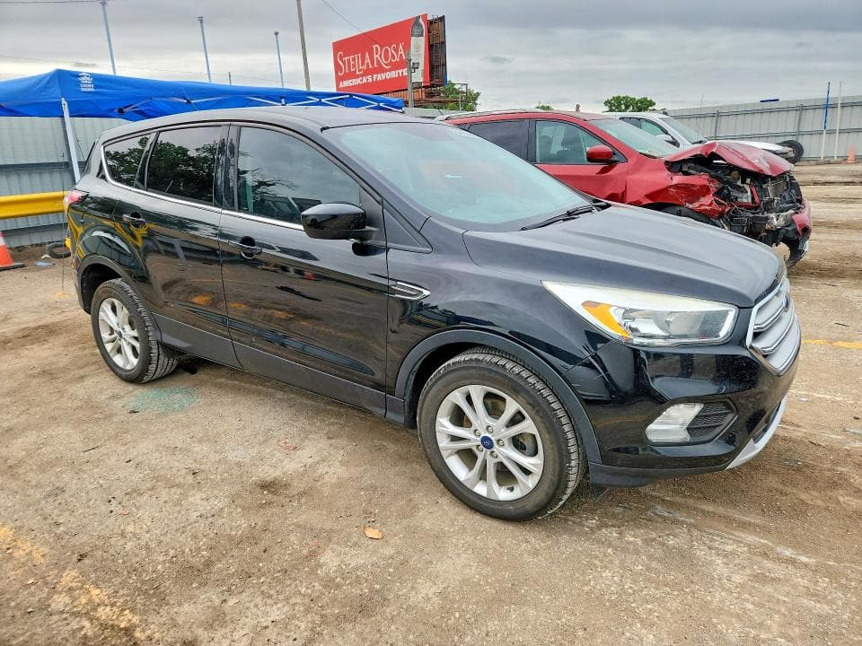 2017 FORD ESCAPE SE 4