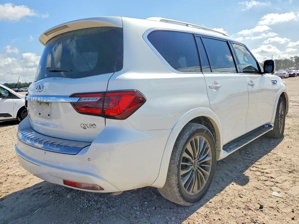 2019 INFINITI QX80 LUXE 3