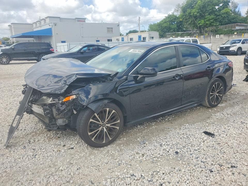2019 TOYOTA CAMRY SE - 1