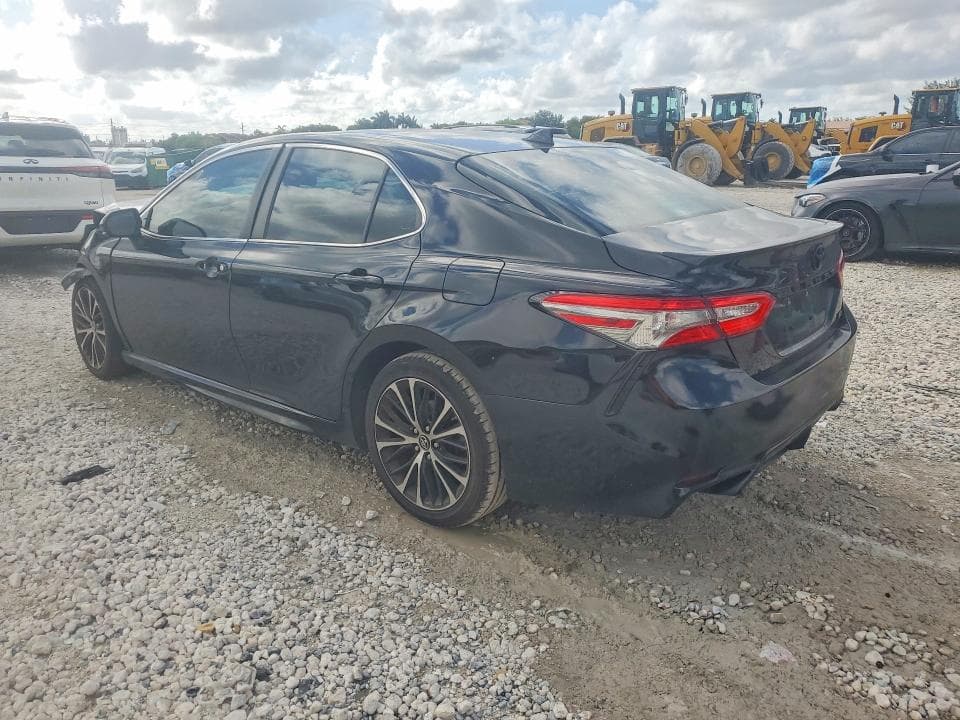 2019 TOYOTA CAMRY SE 2