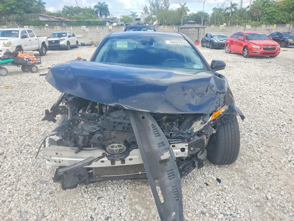 2019 TOYOTA CAMRY SE 5