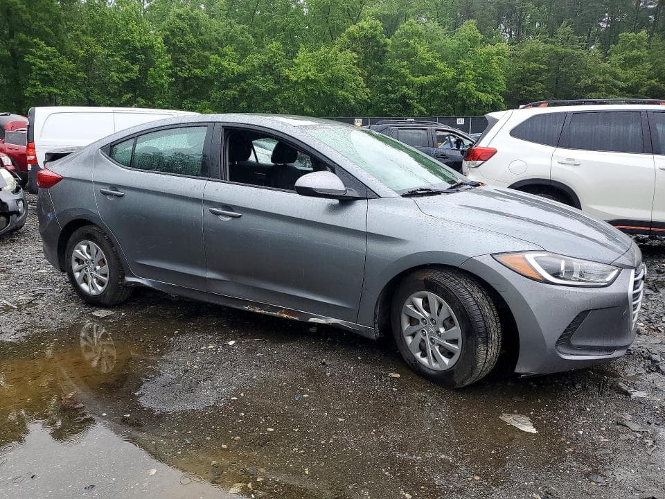 2018 HYUNDAI ELANTRA SE SE 4