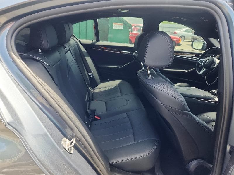 2022 BMW 530 XI 10