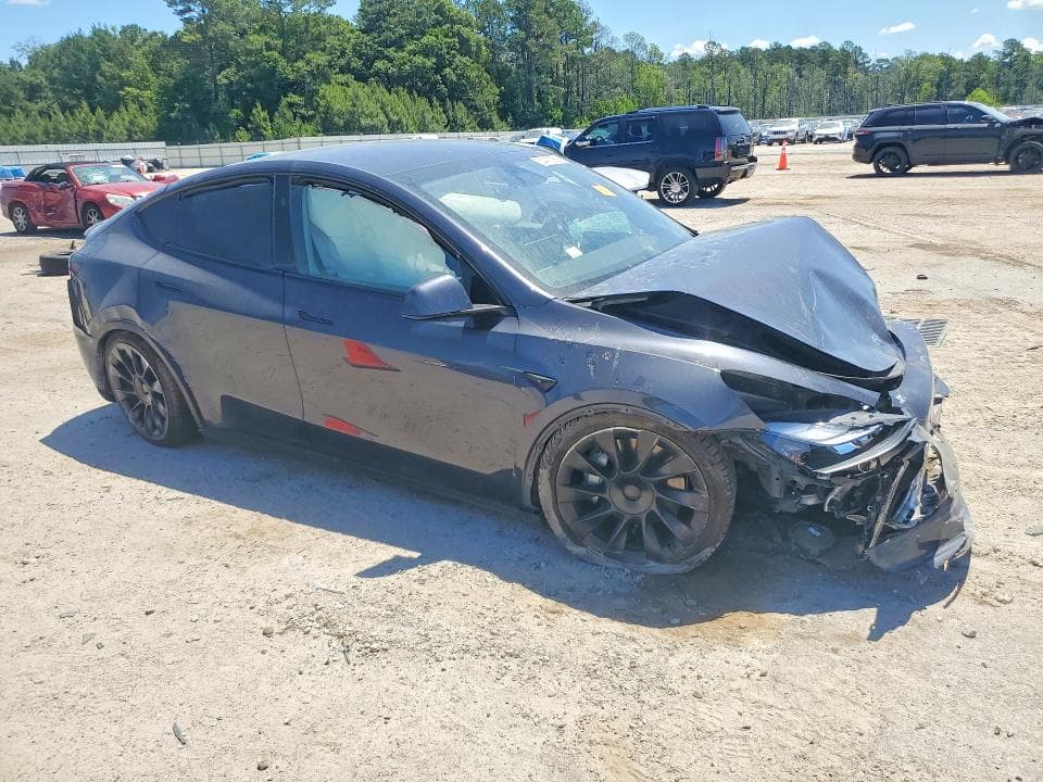 2025 TESLA MODEL Y 4