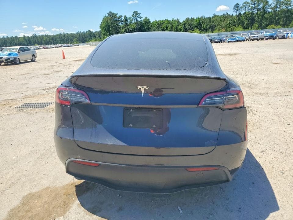 2025 TESLA MODEL Y 6