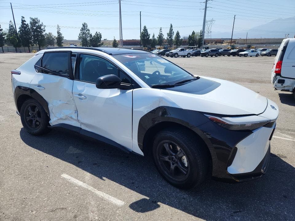 2025 TOYOTA BZ4X XLE 4