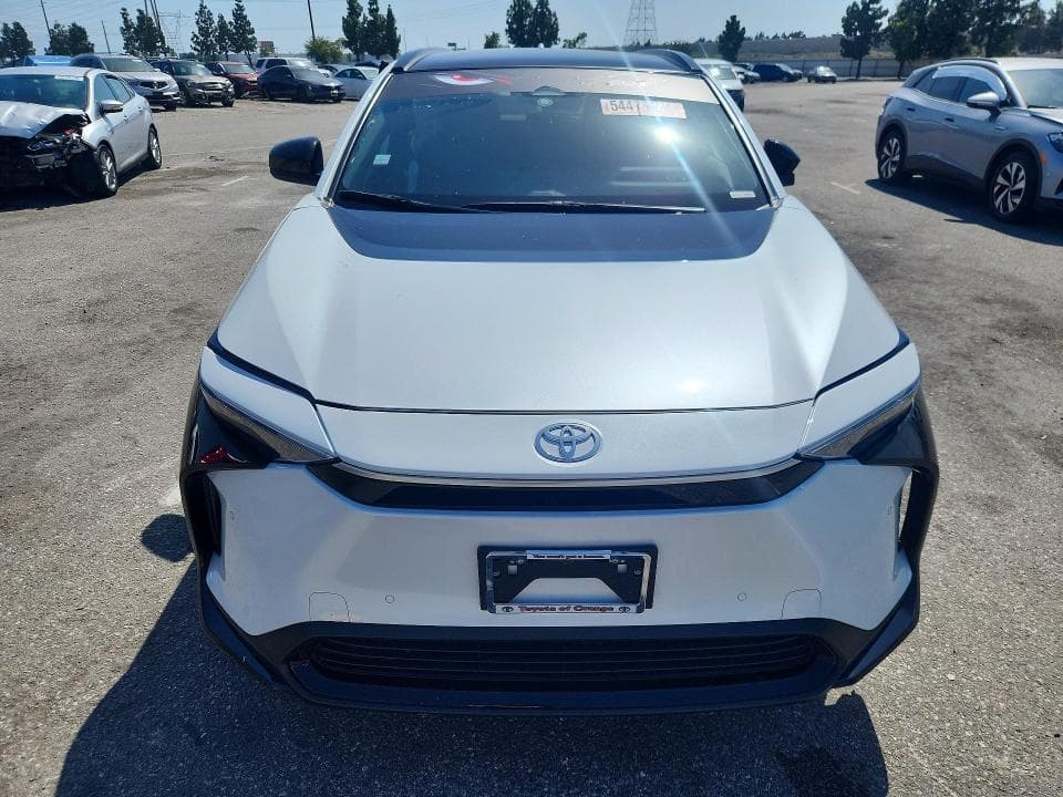 2025 TOYOTA BZ4X XLE 5
