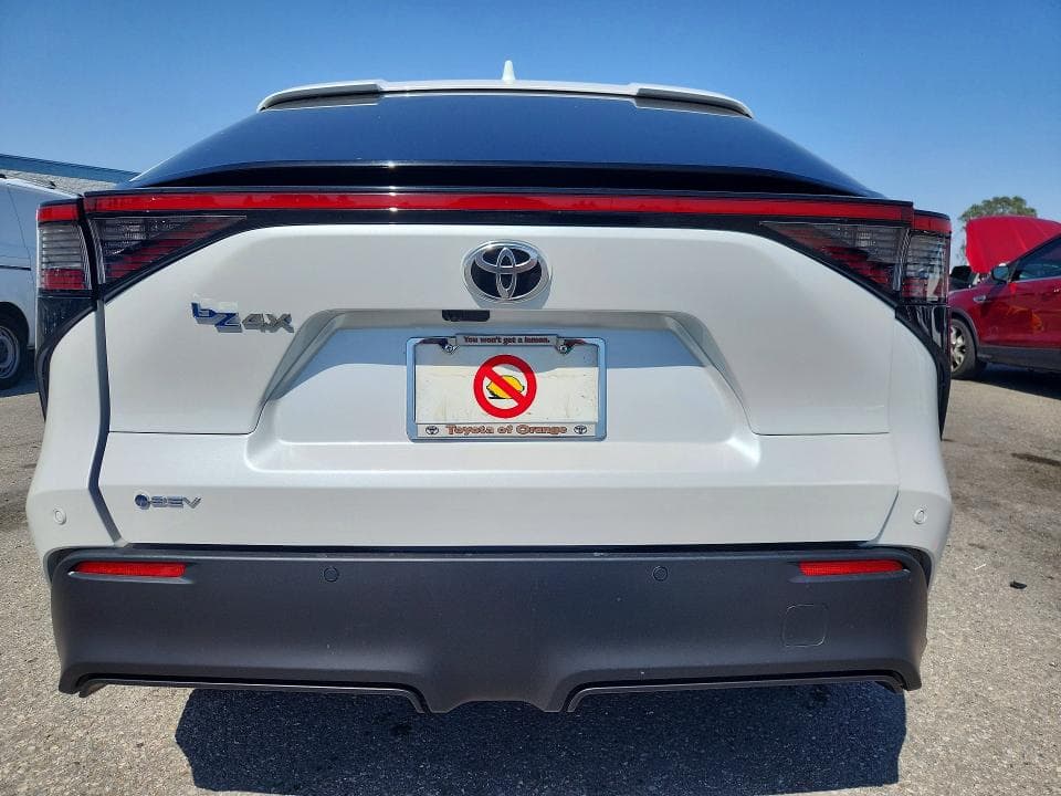 2025 TOYOTA BZ4X XLE 6