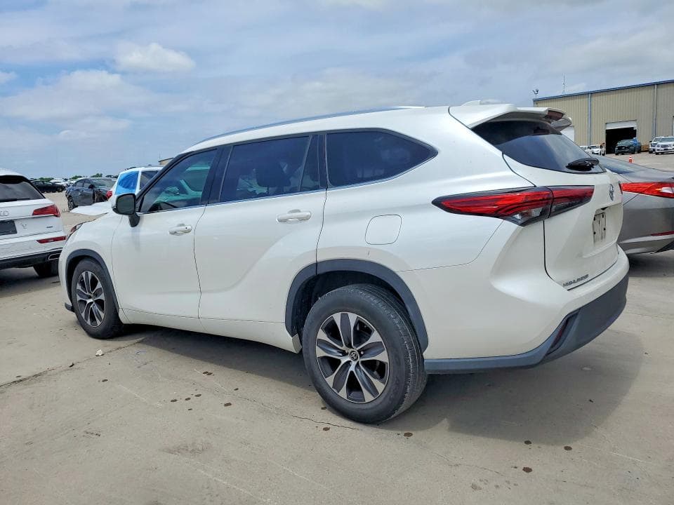2021 TOYOTA HIGHLANDER XLE 2