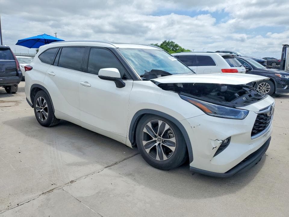 2021 TOYOTA HIGHLANDER XLE 4