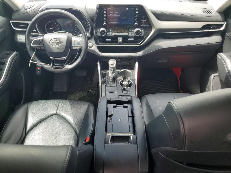 2021 TOYOTA HIGHLANDER XLE 8