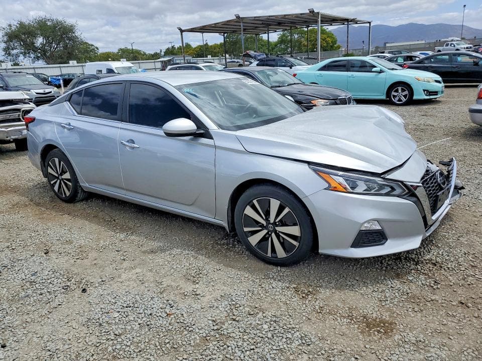 2022 NISSAN ALTIMA SV 4