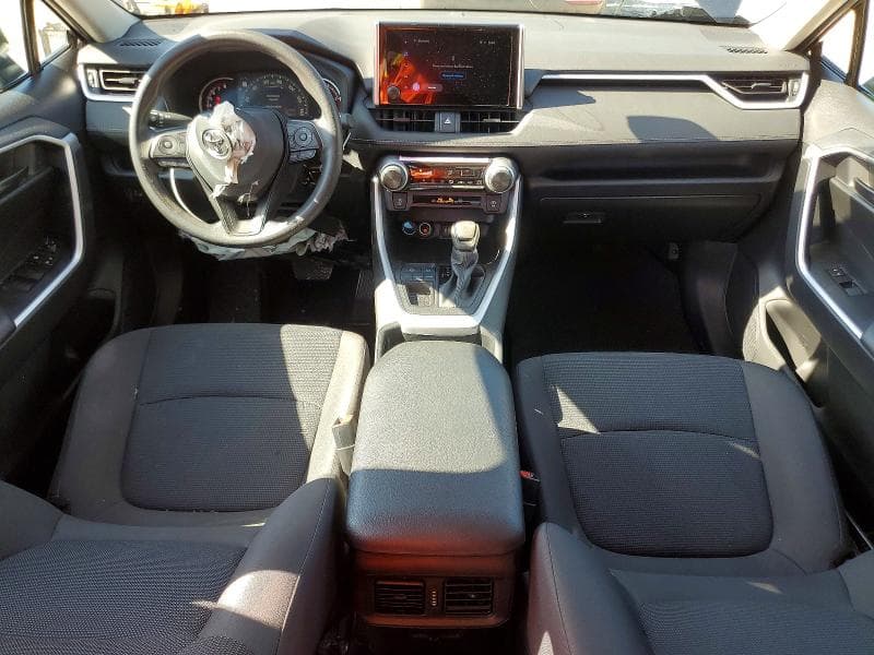 2024 TOYOTA RAV4 LE LE 8