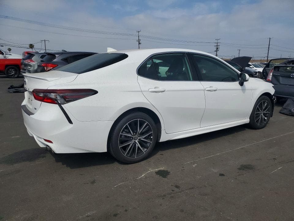 2024 TOYOTA CAMRRY 3