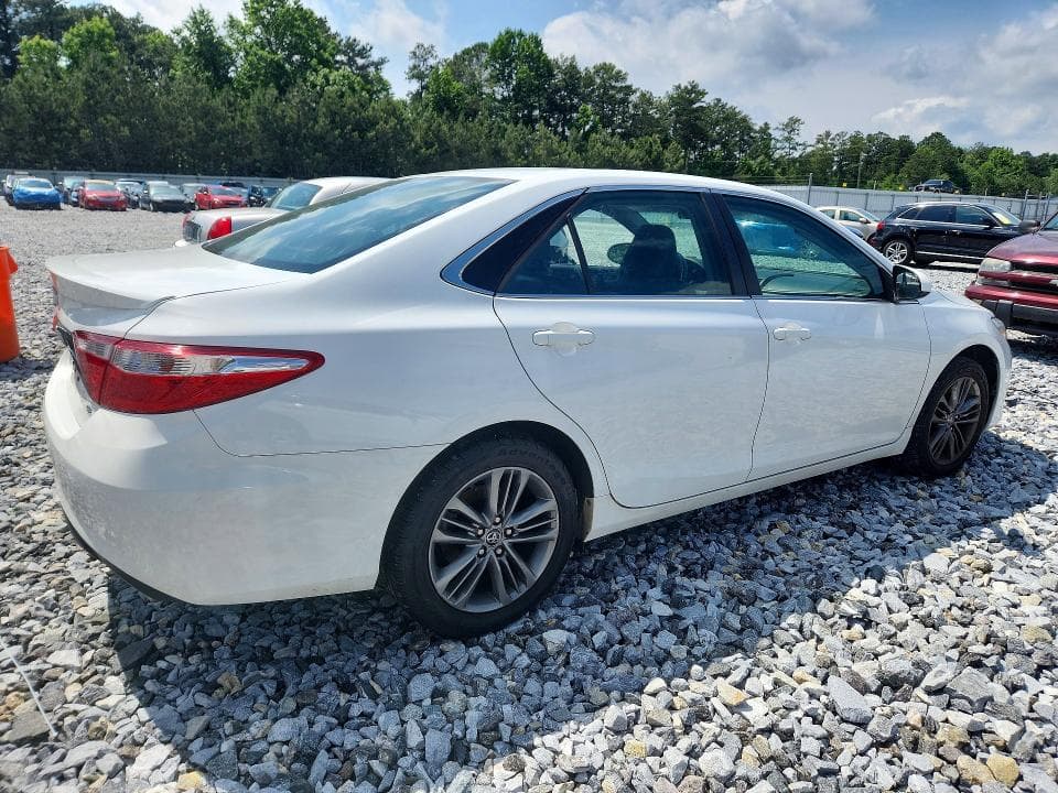 2017 TOYOTA CAMRY SE 3