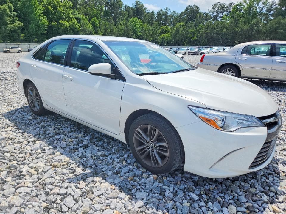 2017 TOYOTA CAMRY SE 4