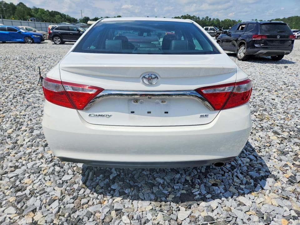 2017 TOYOTA CAMRY SE 6