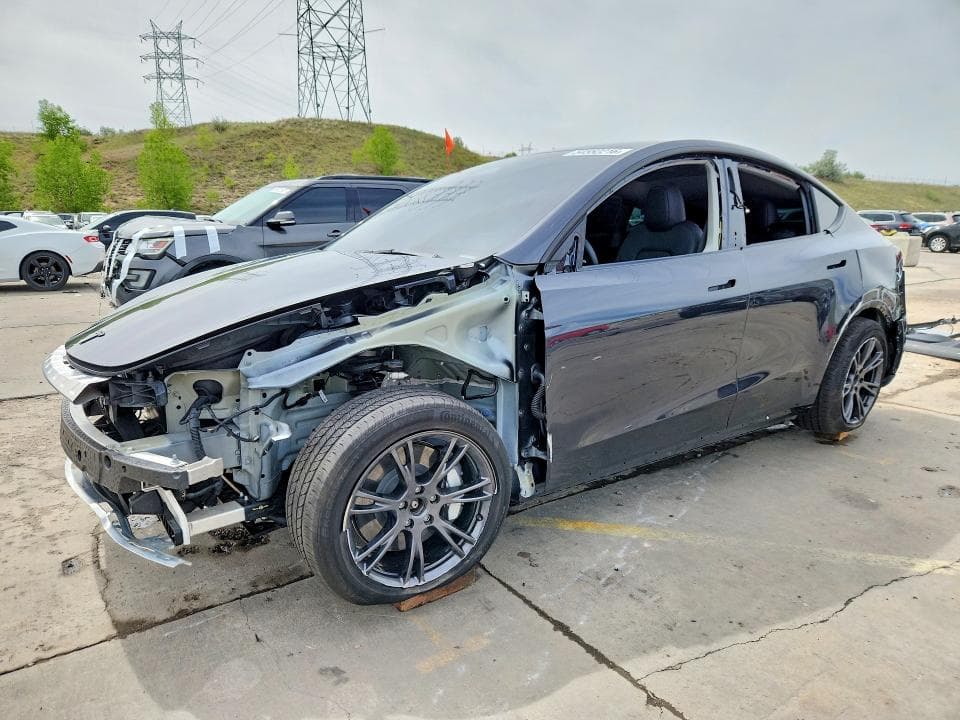 2025 TESLA MODEL Y 2