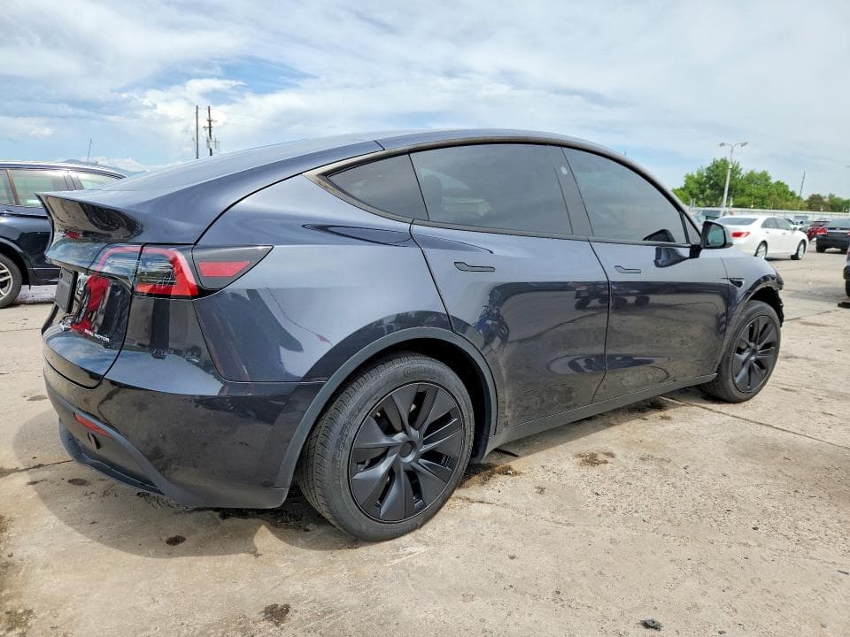 2025 TESLA MODEL Y 4