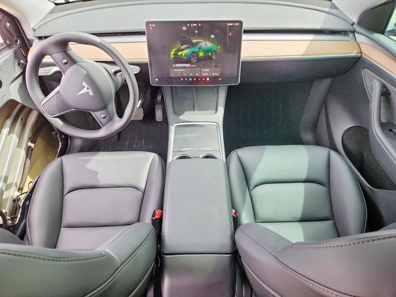 2025 TESLA MODEL Y 9