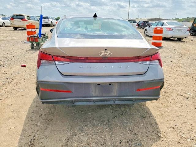2025 HYUNDAI ELANTRA SE 6