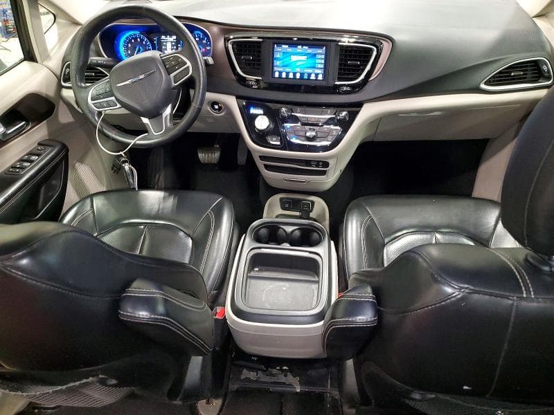 2020 CHRYSLER VOYAGER LXI 8
