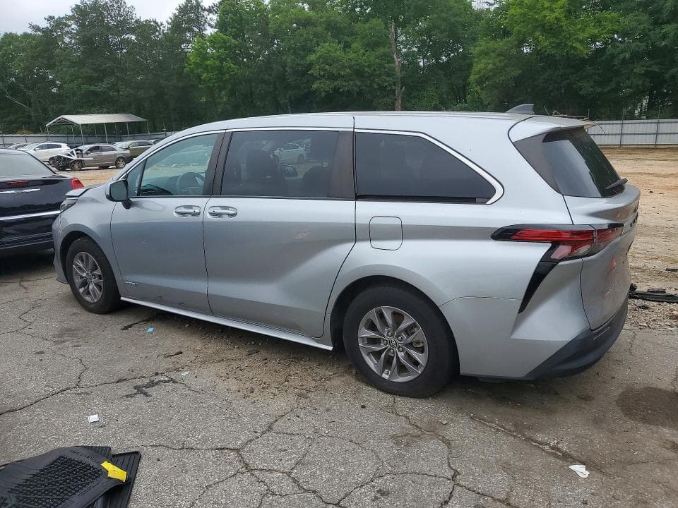 2021 TOYOTA SIENNA LE 2