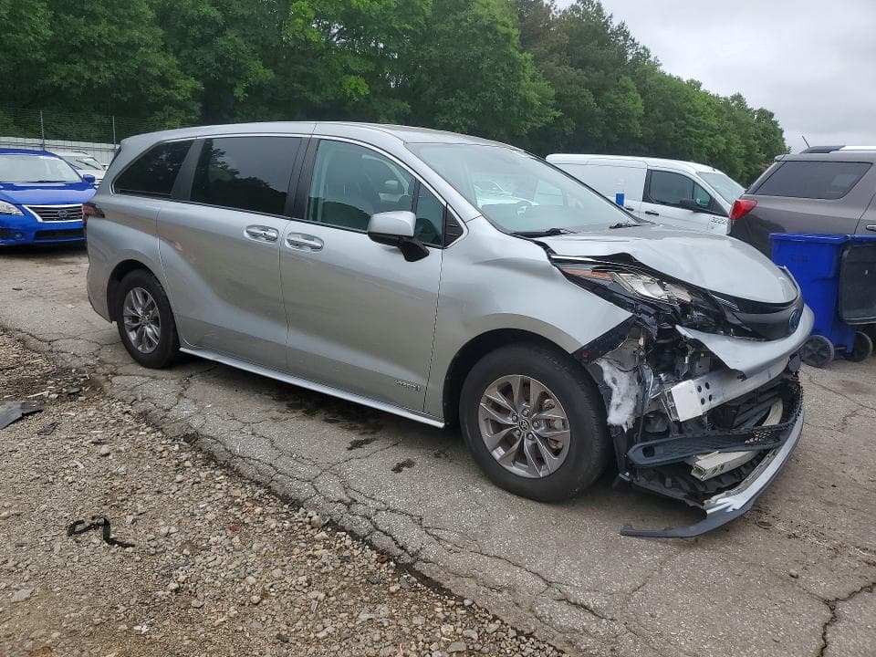 2021 TOYOTA SIENNA LE 4