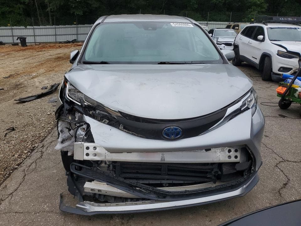 2021 TOYOTA SIENNA LE 5