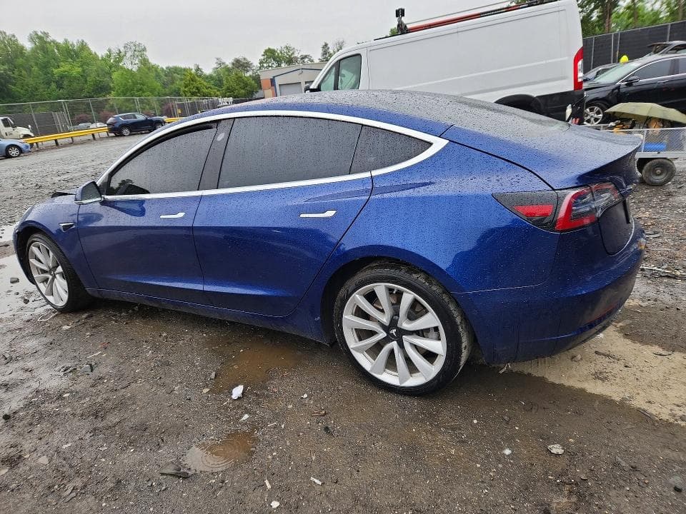 2018 TESLA MODEL 3 2