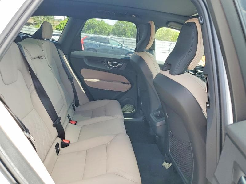 2026 VOLVO XC60 PLUS 11