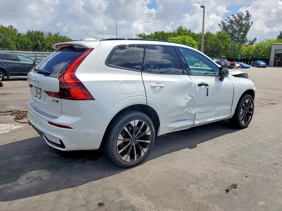 2026 VOLVO XC60 PLUS 3