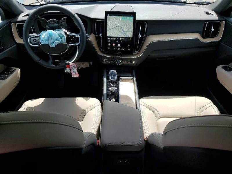 2026 VOLVO XC60 PLUS 8