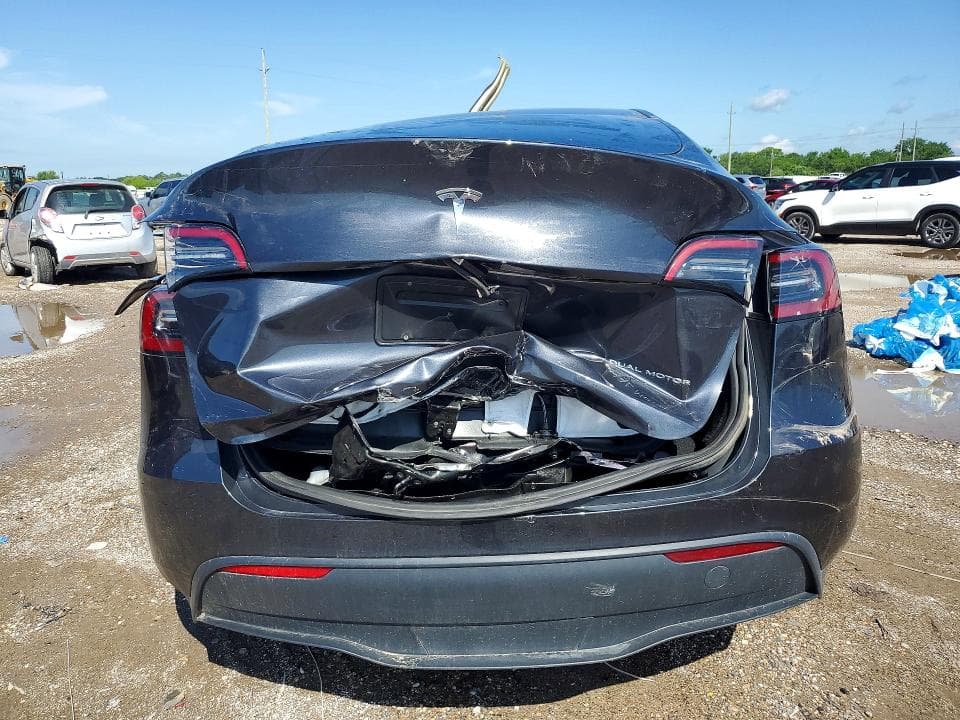 2024 TESLA MODEL Y 6