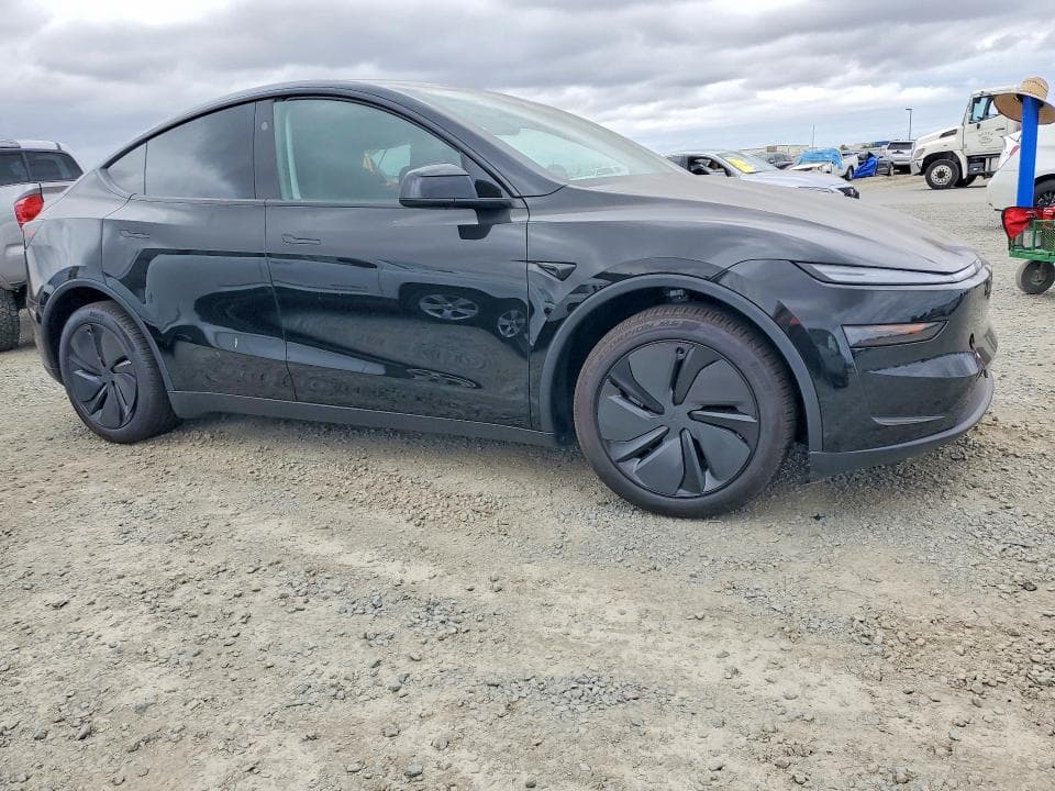 2026 TESLA MODEL Y 4