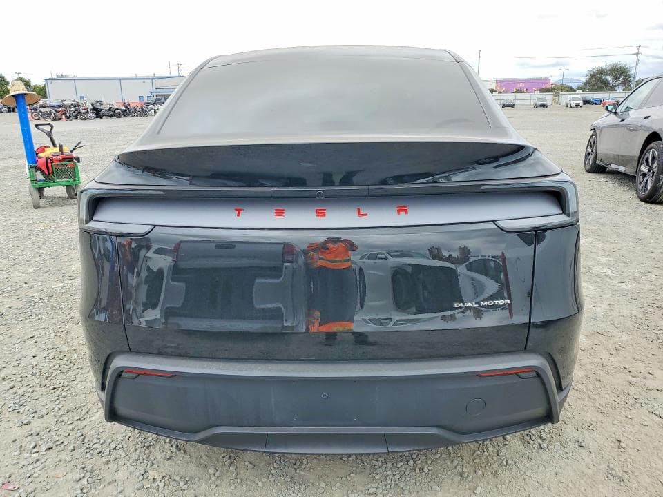 2026 TESLA MODEL Y 6