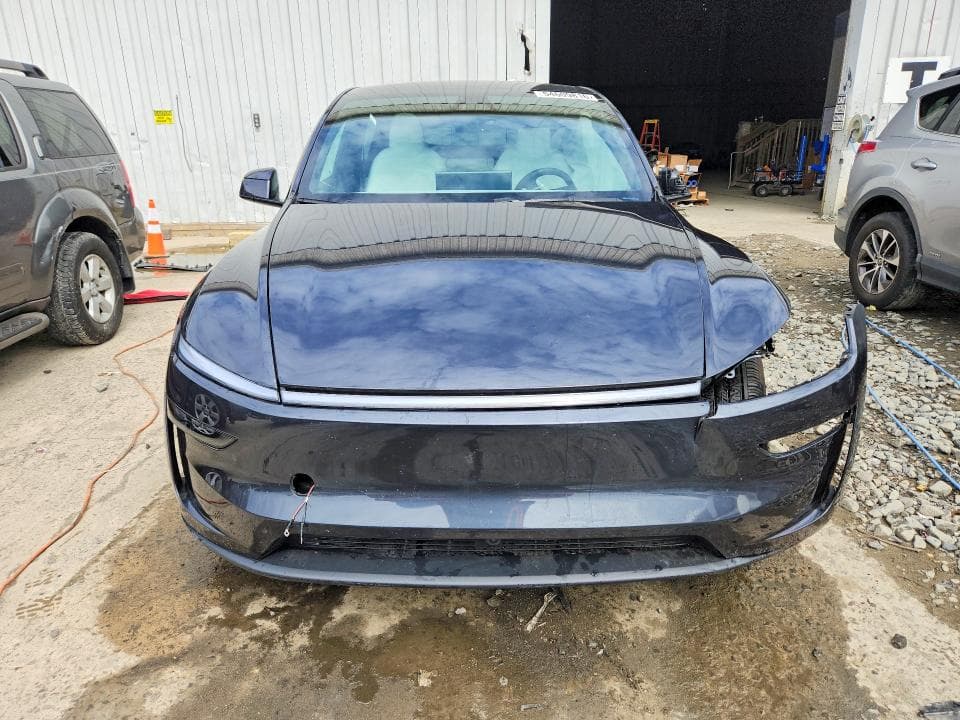 2026 TESLA MODEL Y 5