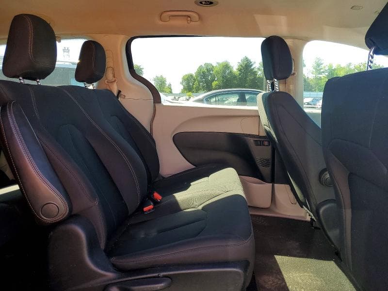 2018 CHRYSLER PACIFICA L L 11