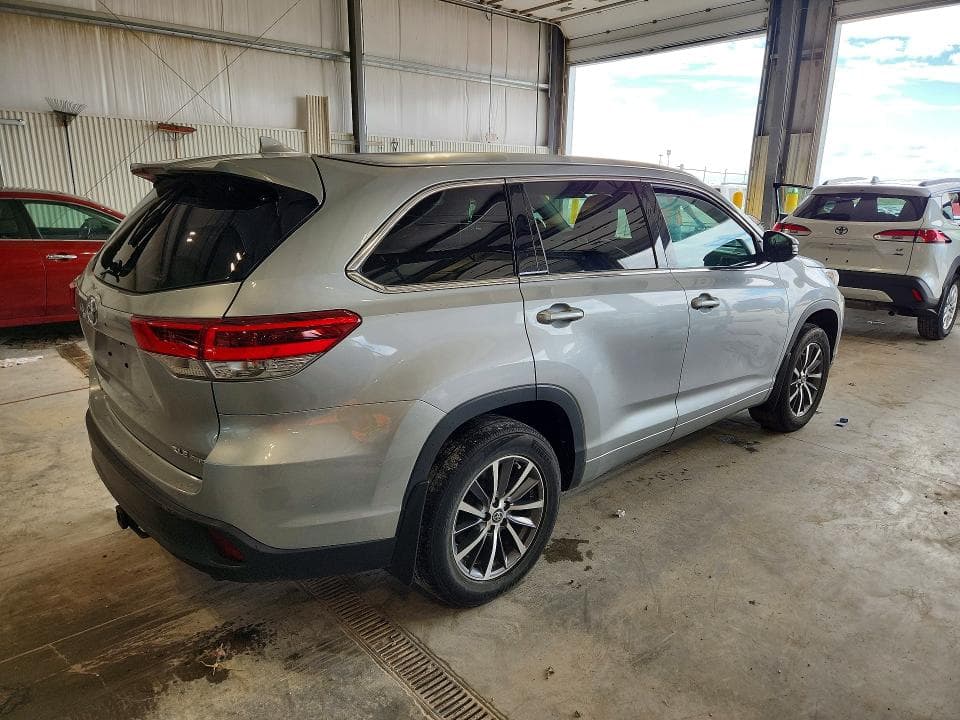2017 TOYOTA HIGHLANDER XLE XLE 3