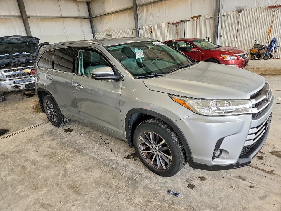 2017 TOYOTA HIGHLANDER XLE XLE 4