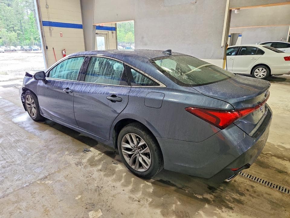 2020 TOYOTA AVALON XLE 2