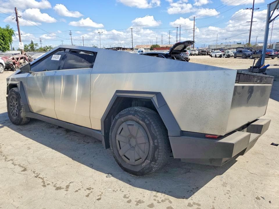 2026 TESLA CYBERTRUCK 2