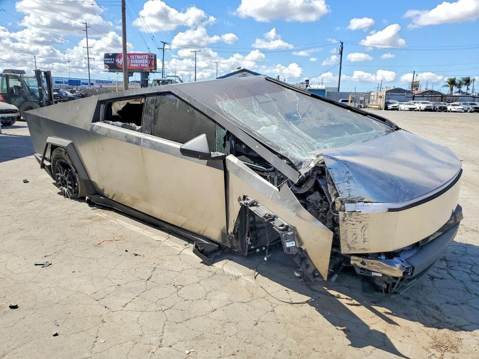 2026 TESLA CYBERTRUCK 4