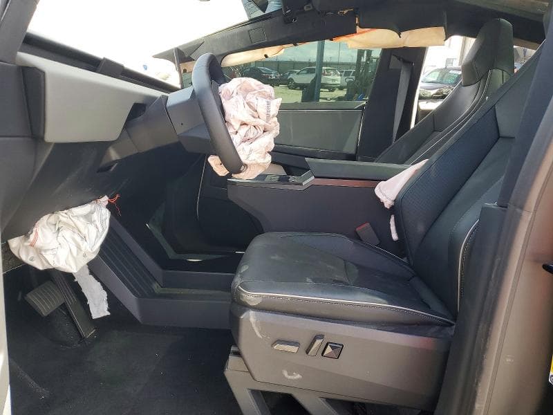 2026 TESLA CYBERTRUCK 7