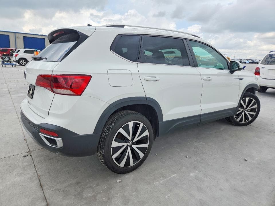 2022 VOLKSWAGEN TAOS SE SE 3